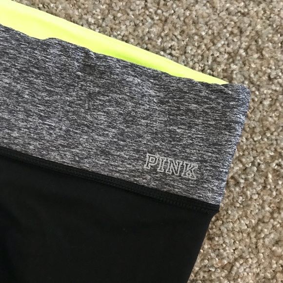 ❌SOLD❌ VS PINK Reversible Ultimate Crop Legging - Picture 2 of 5